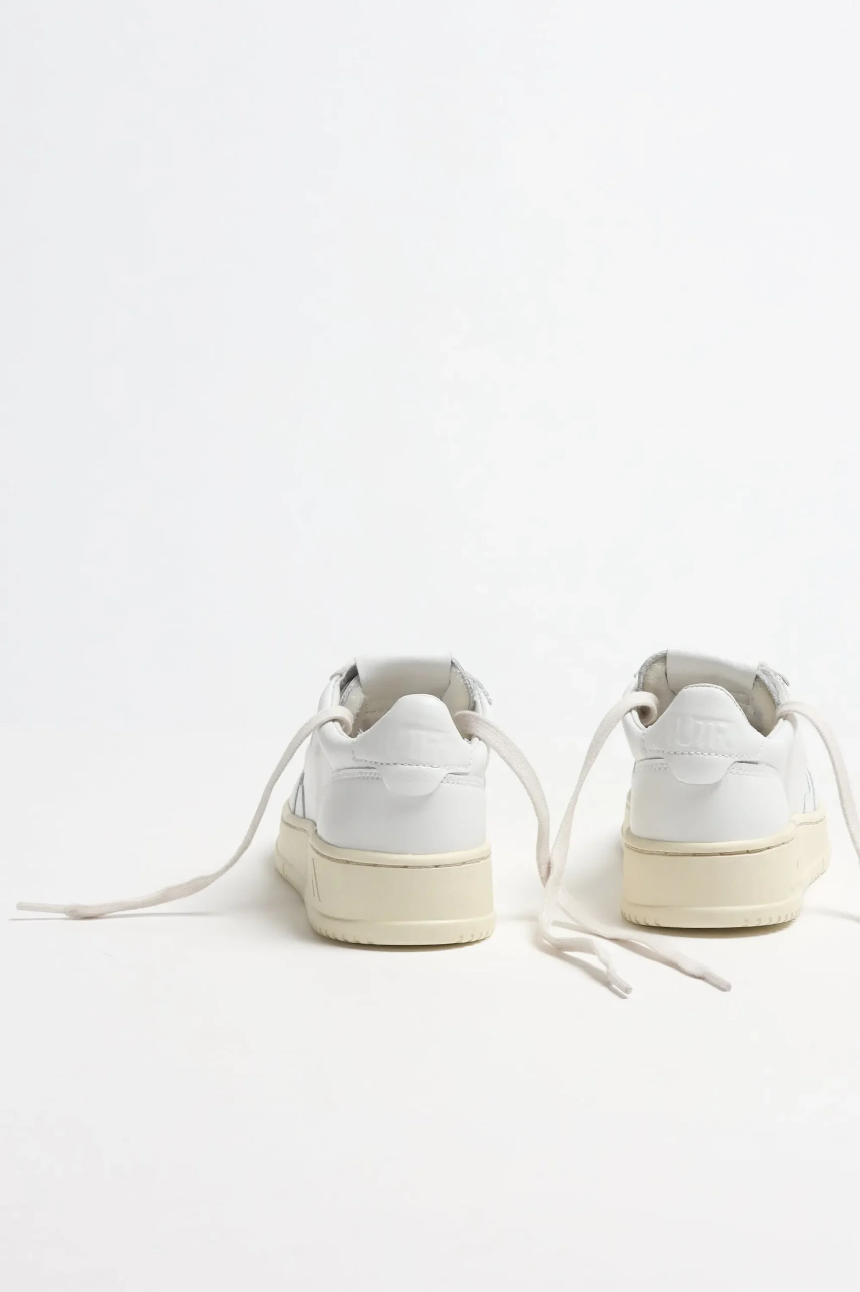 Femme Autry Baskets 01 Low En Blanc
