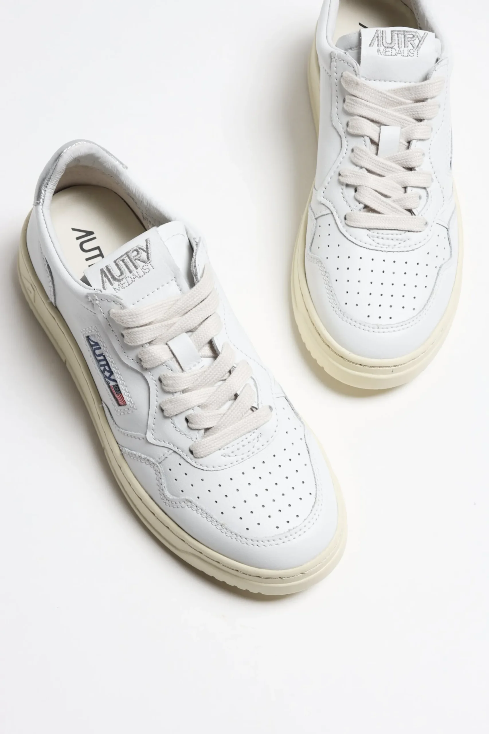 Femme Autry Baskets 01 Low En Blanc/Argente