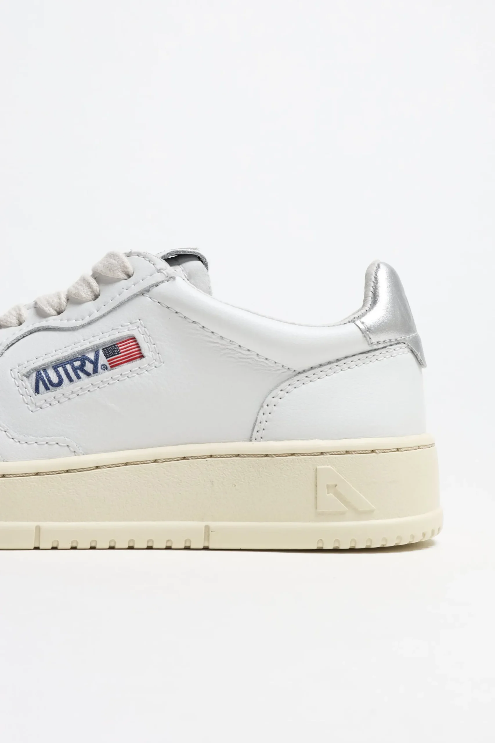 Femme Autry Baskets 01 Low En Blanc/Argente