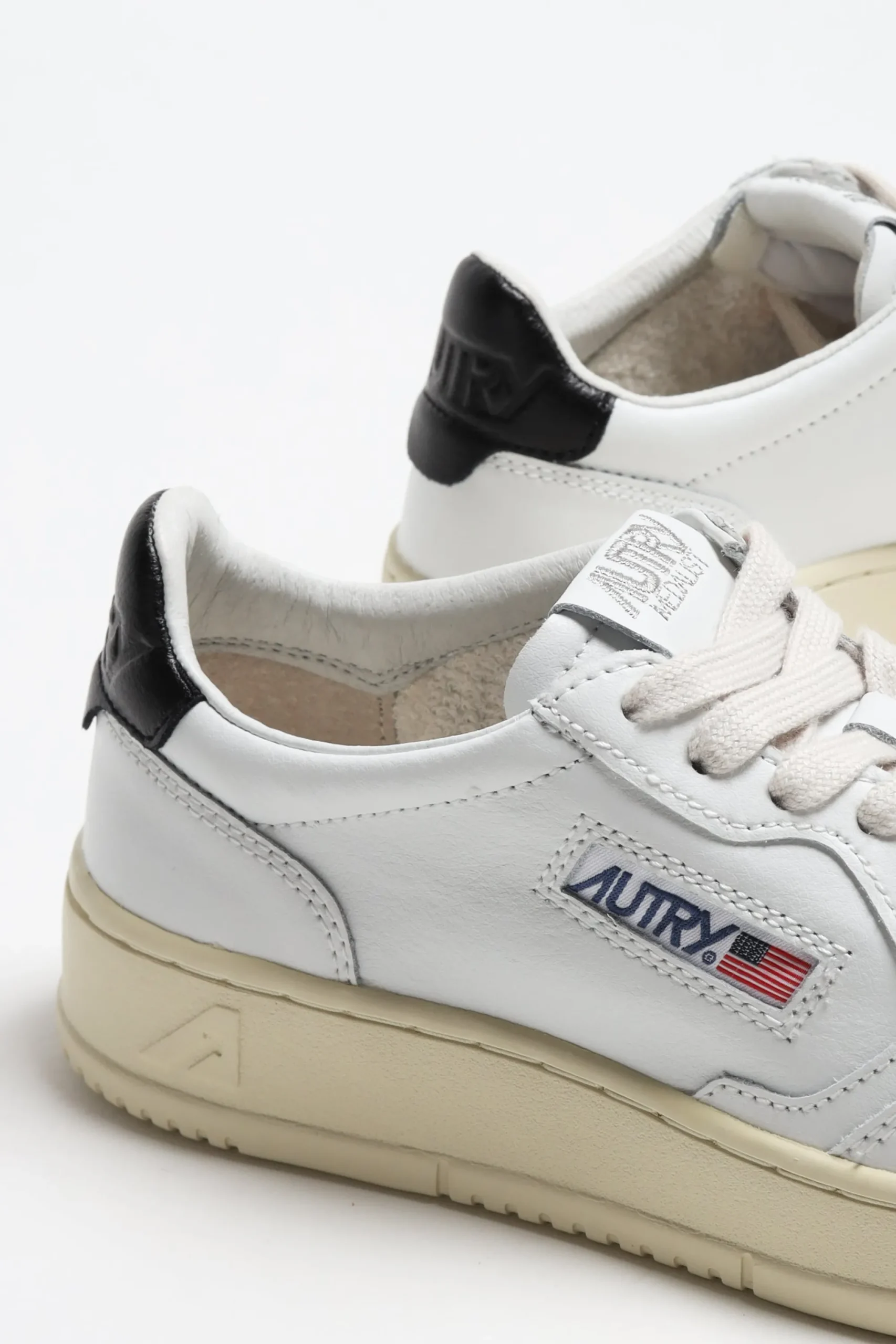 Femme Autry Baskets 01 Low En Blanc/Noir