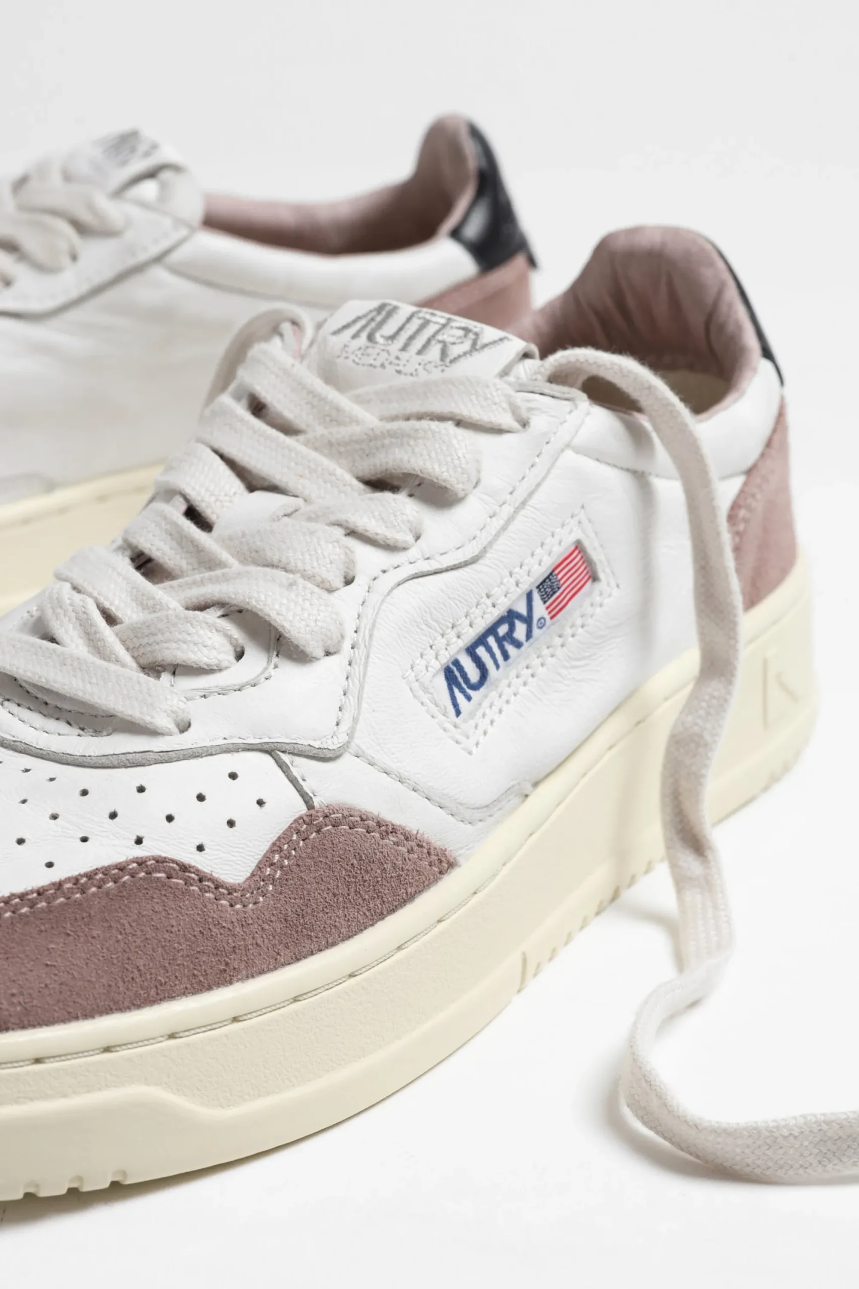 Femme Autry Baskets 01 Low Goat En Poudre/Noir