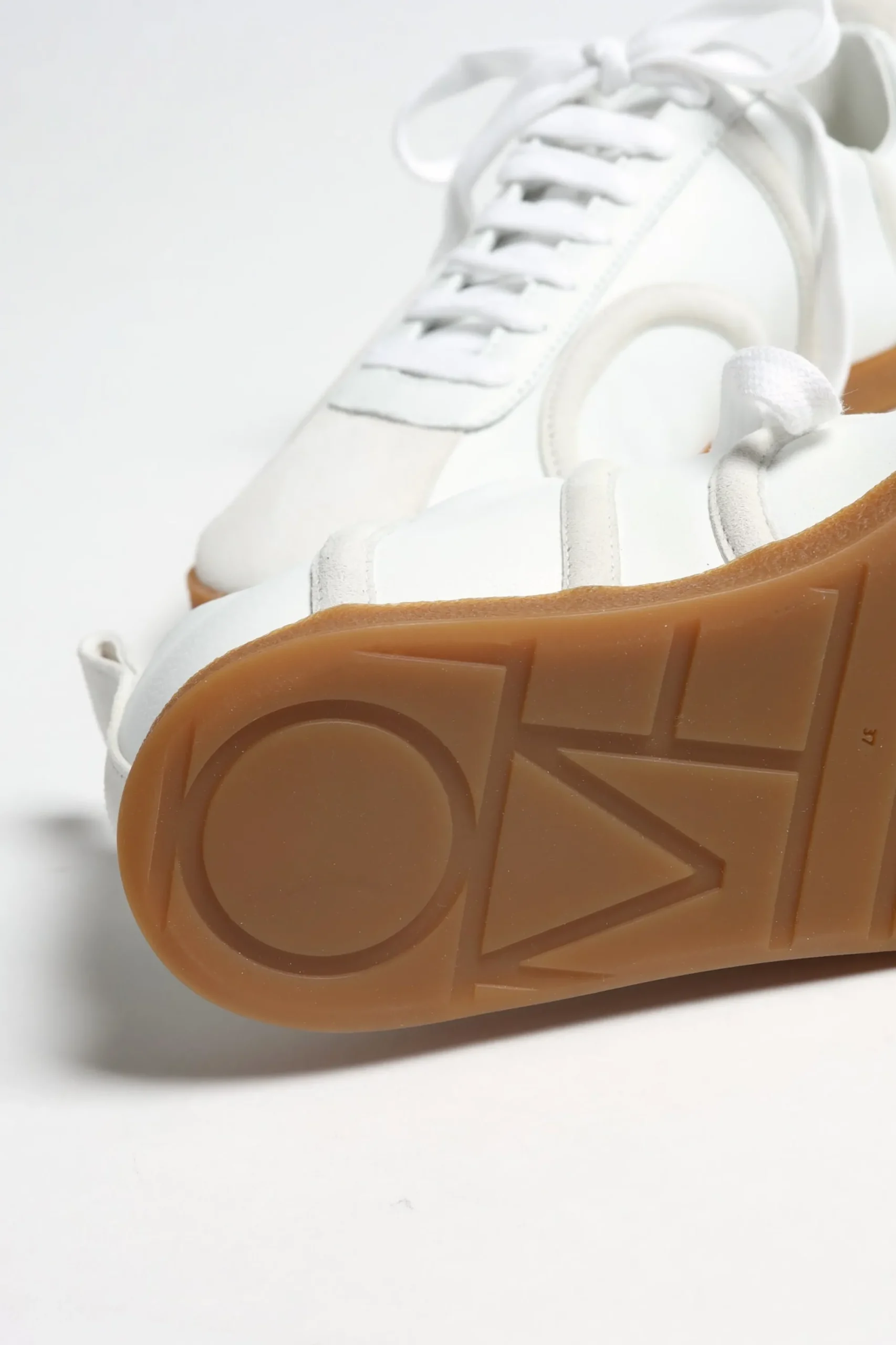 Femme Toteme Baskets En Blanc Casse