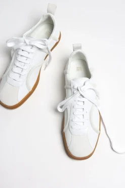 Femme Toteme Baskets En Blanc Casse