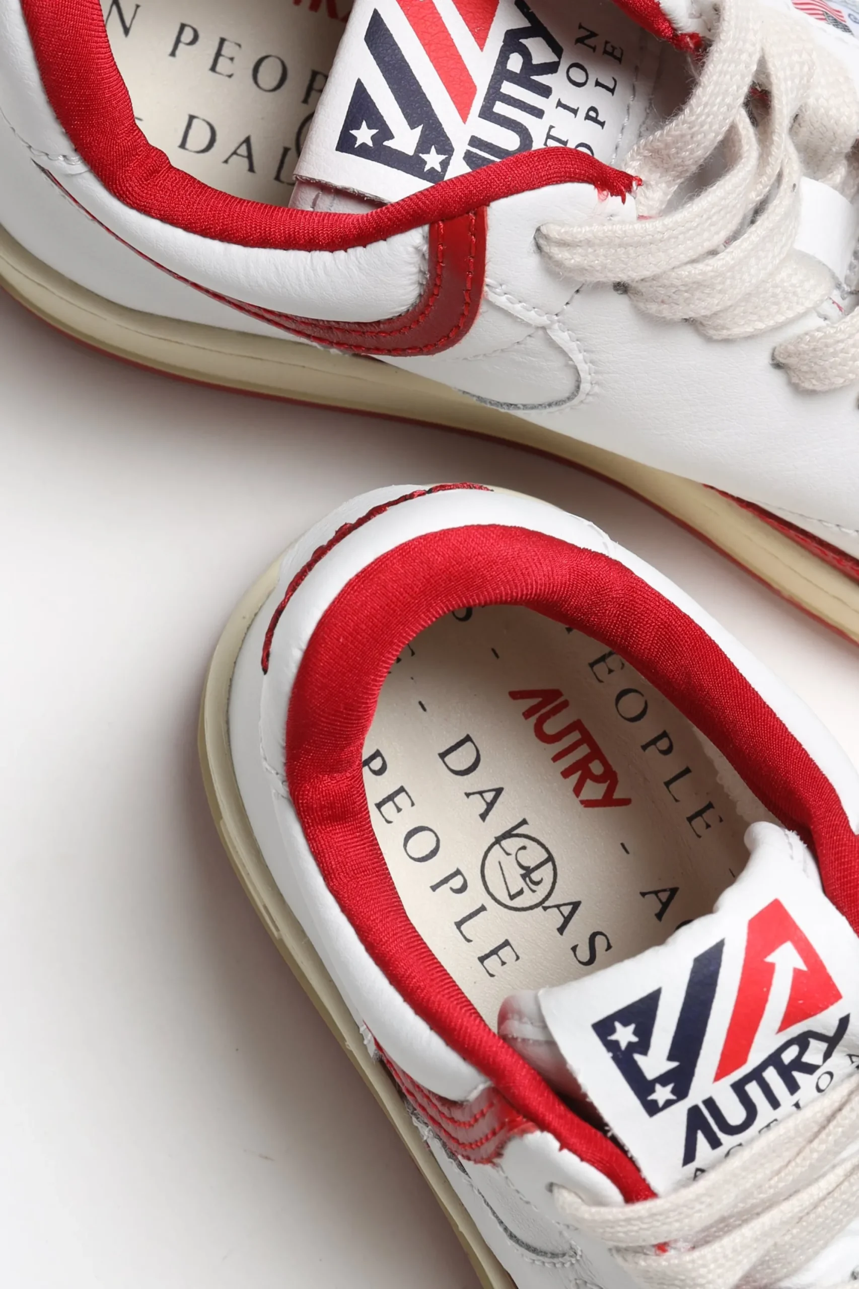 Femme Autry Baskets Open Mid En Blanc/Rouge