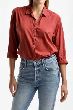 Femme Xirena Blouse Beau In Brick Red
