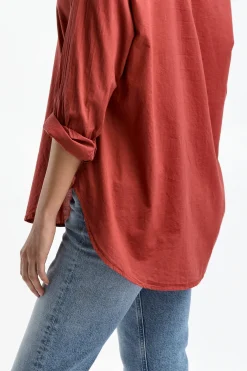 Femme Xirena Blouse Beau In Brick Red