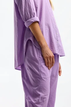 Femme Xirena Blouse Beau In Light Wisteria