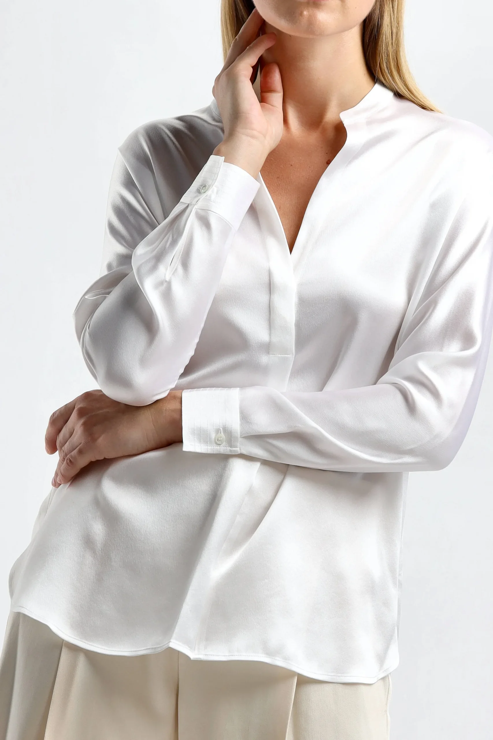 Femme Vince Blouse En Soie Band Collar En Blanc Optique