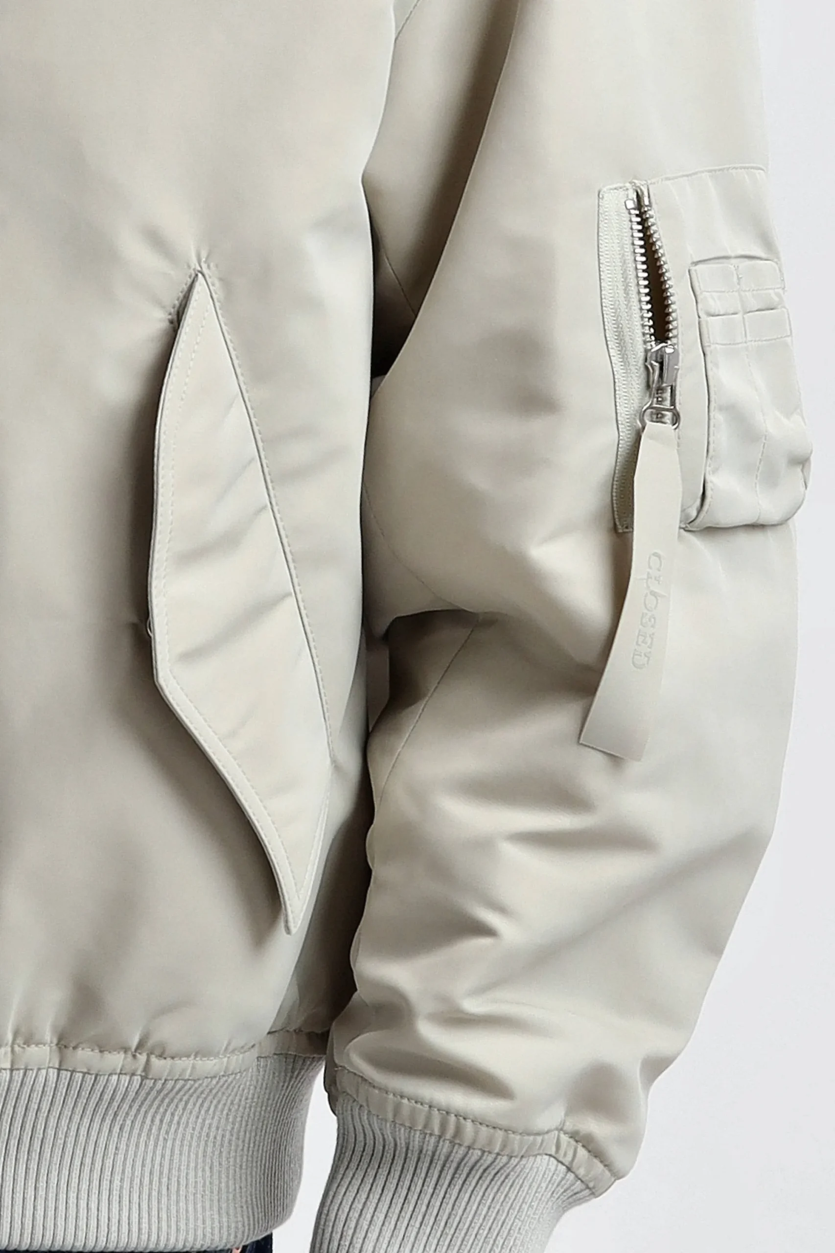 Femme Closed Bomber En Plaster Beige