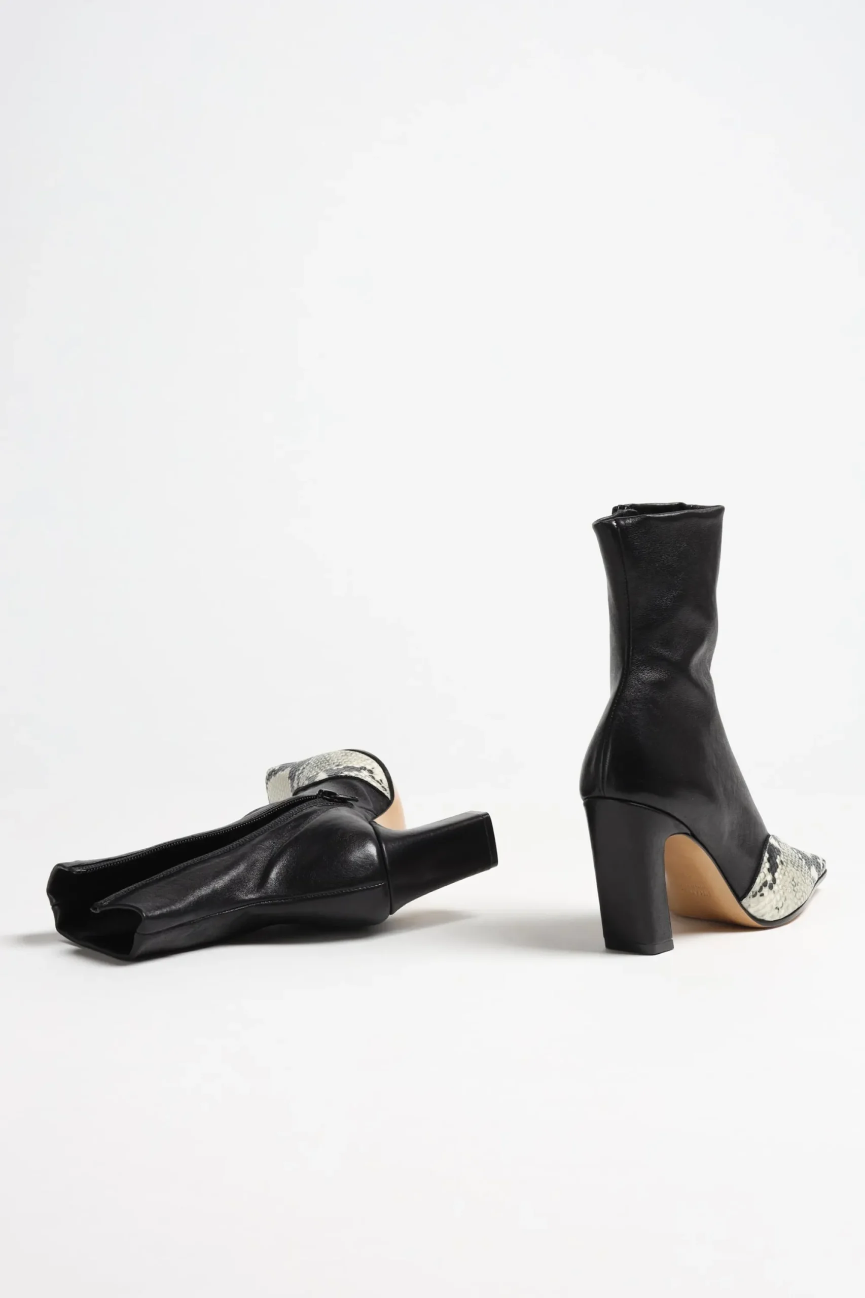 Femme Khaite Bottines Dallas Stretch En Noir/Naturel