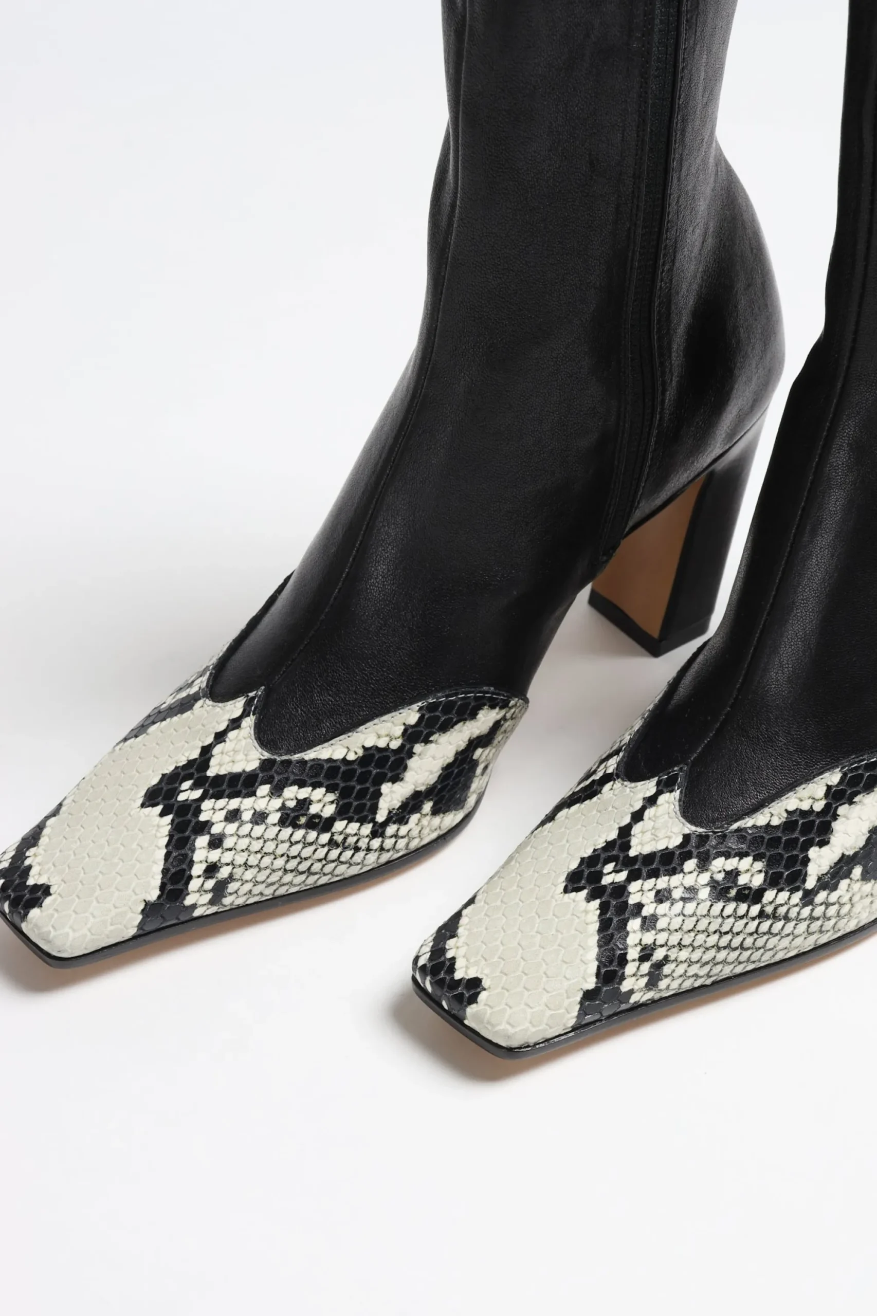 Femme Khaite Bottines Dallas Stretch En Noir/Naturel