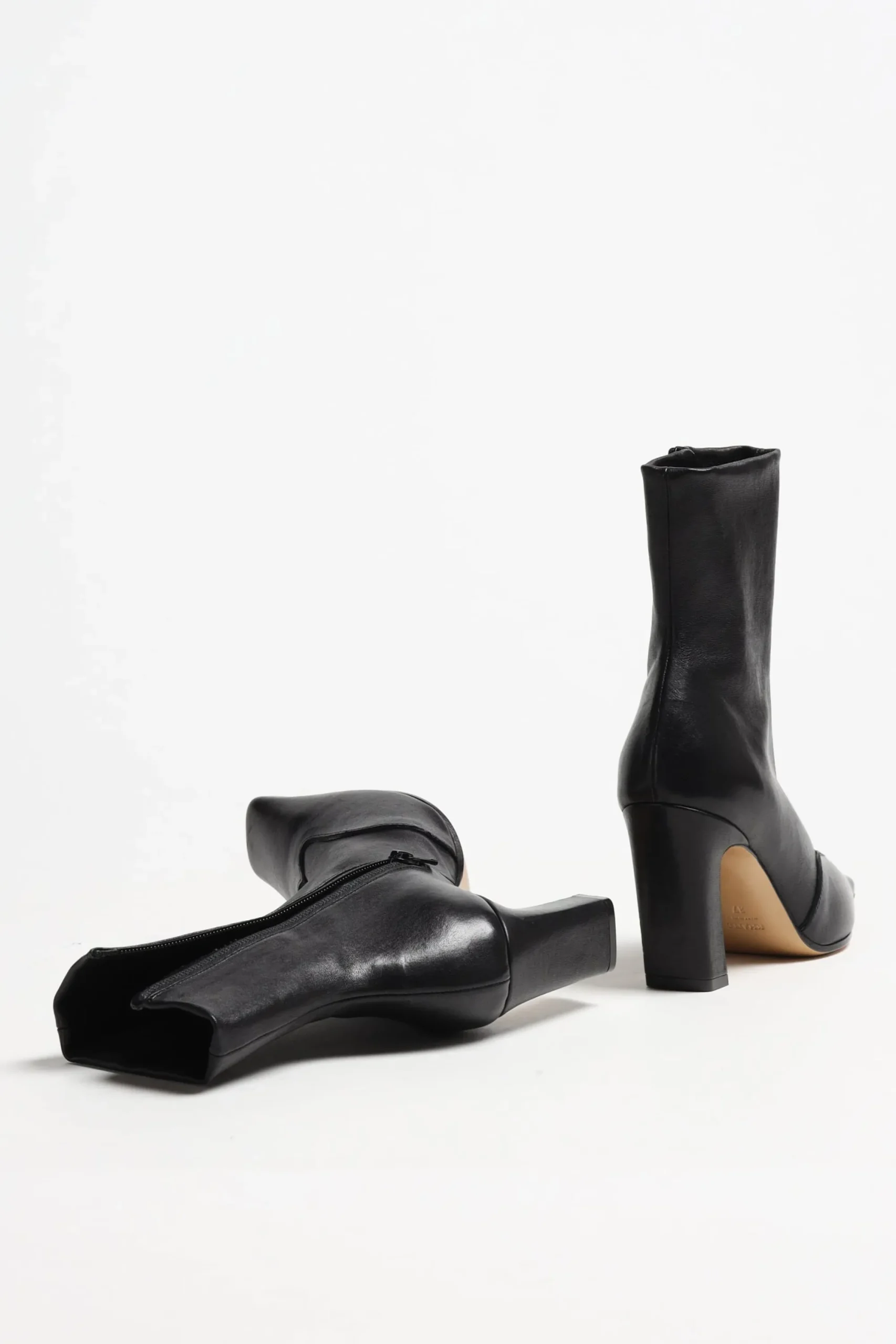 Femme Khaite Bottines Dallas Stretch En Noir