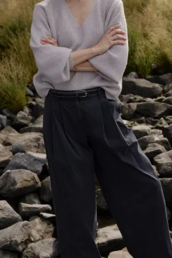 Femme Toteme Ceinture Slim Trouser In Black Grain