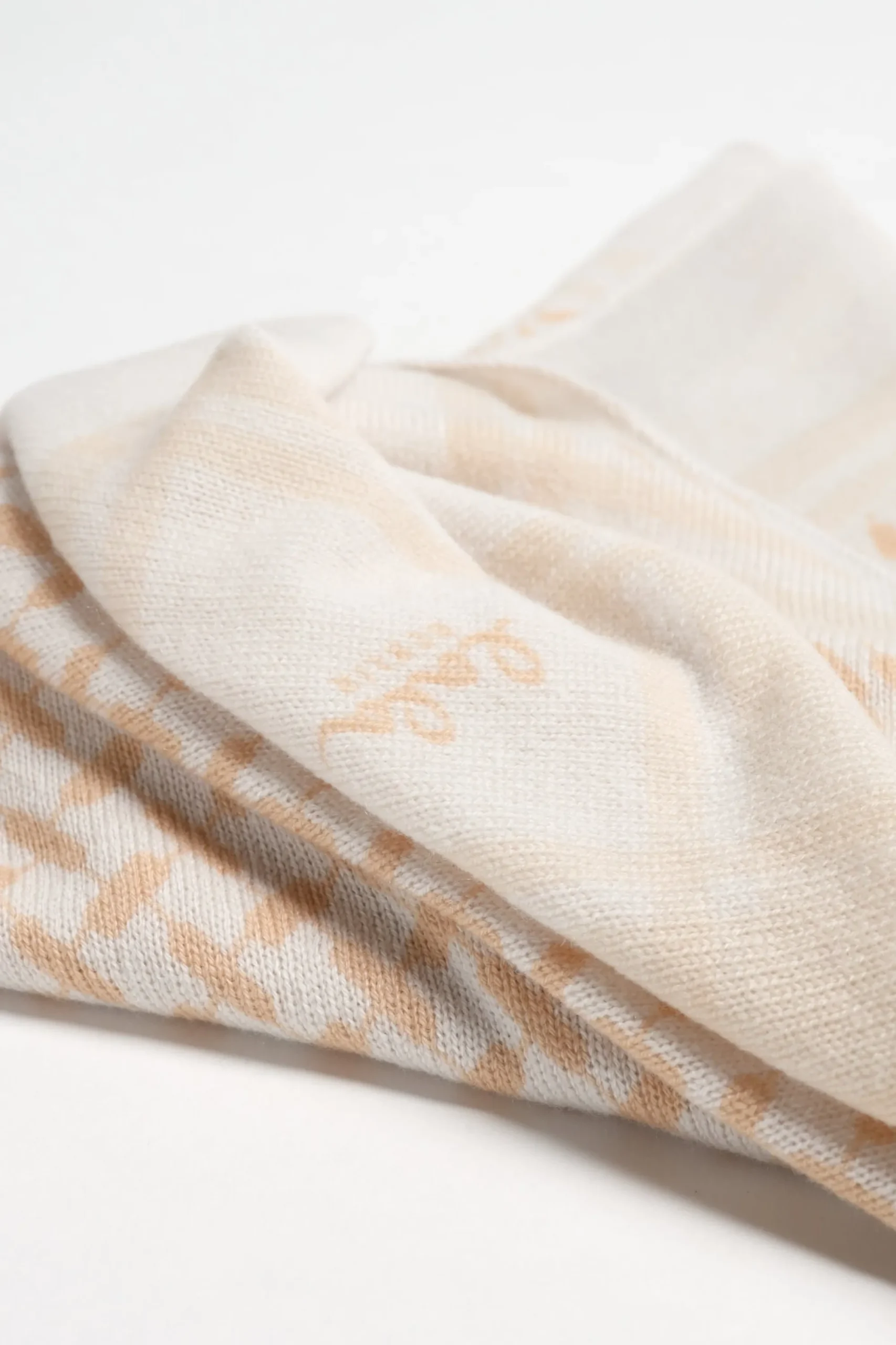 Femme Lala Berlin Foulard Trinity In Soft Vanilla
