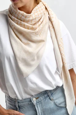 Femme Lala Berlin Foulard Trinity In Soft Vanilla