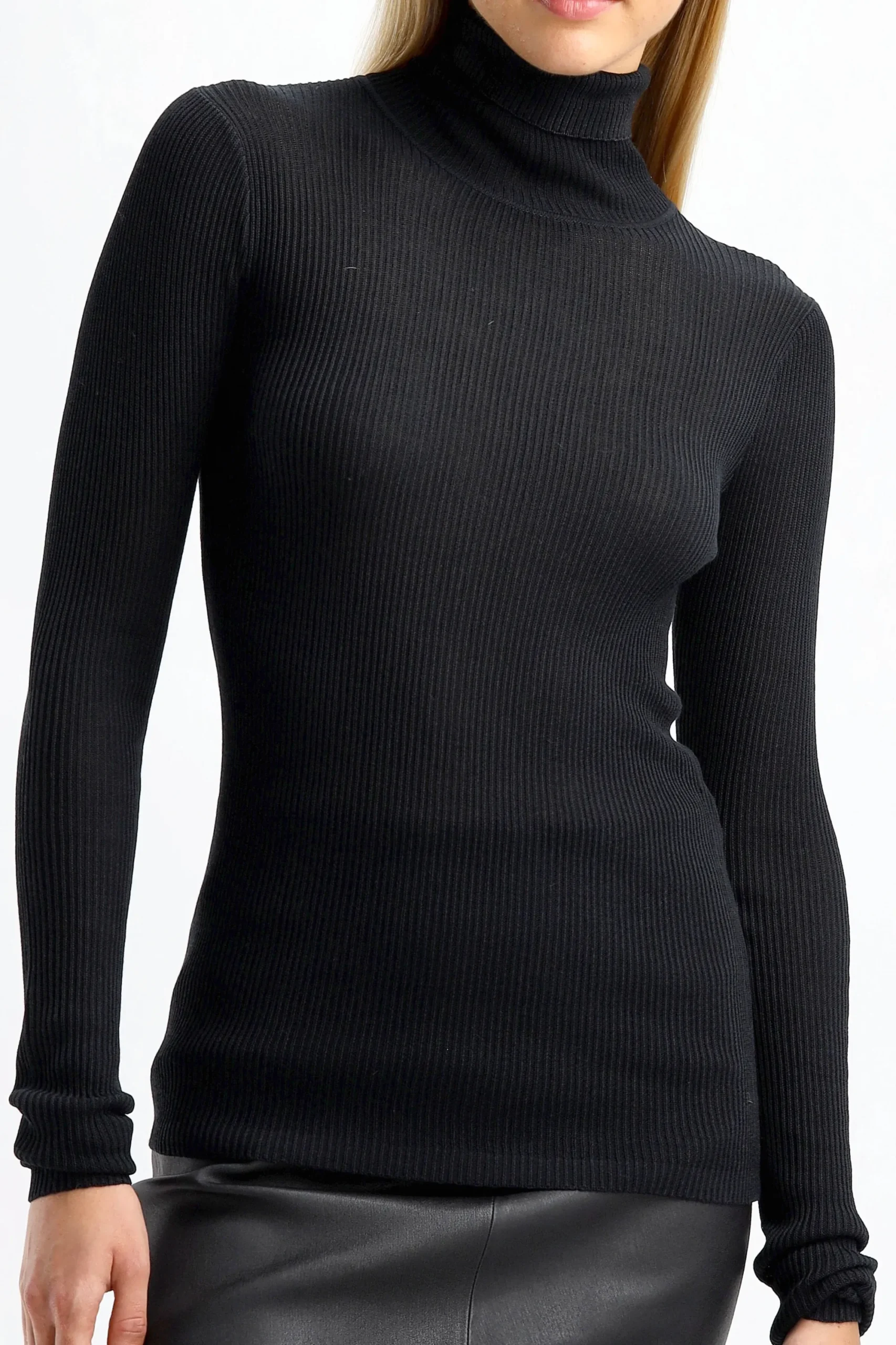 Femme by Malene Birger Pull A Col Roule Ronella En Noir