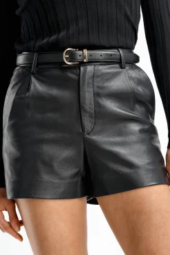Femme Nili Lotan Short En Cuir Cassie En Noir